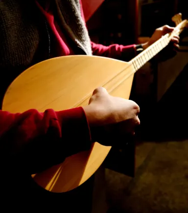 Bağlamanın Tarihi: Kopuz'dan Günümüze Anadolu'nun Bin Yıllık Sesi