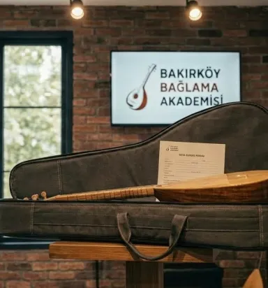 Bağlama Kursu ve Enstrüman Satış Paketi: Sanat Yolculuğuna Eksiksiz Başlayın