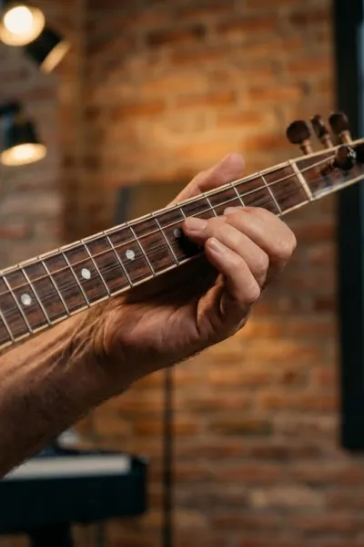 Bağlama Nedir? Anadolu’nun Tınısından Dünya Mirasına Bir Rehber